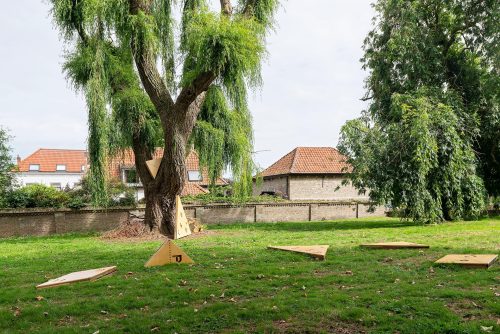 Kunstenfestival Aardenburg 2019 - Kunstenaars - Idris Sevenans - Stoppen met Lezen Oefening voor buiten (Tangram) - © Foto Wietse Jongsma